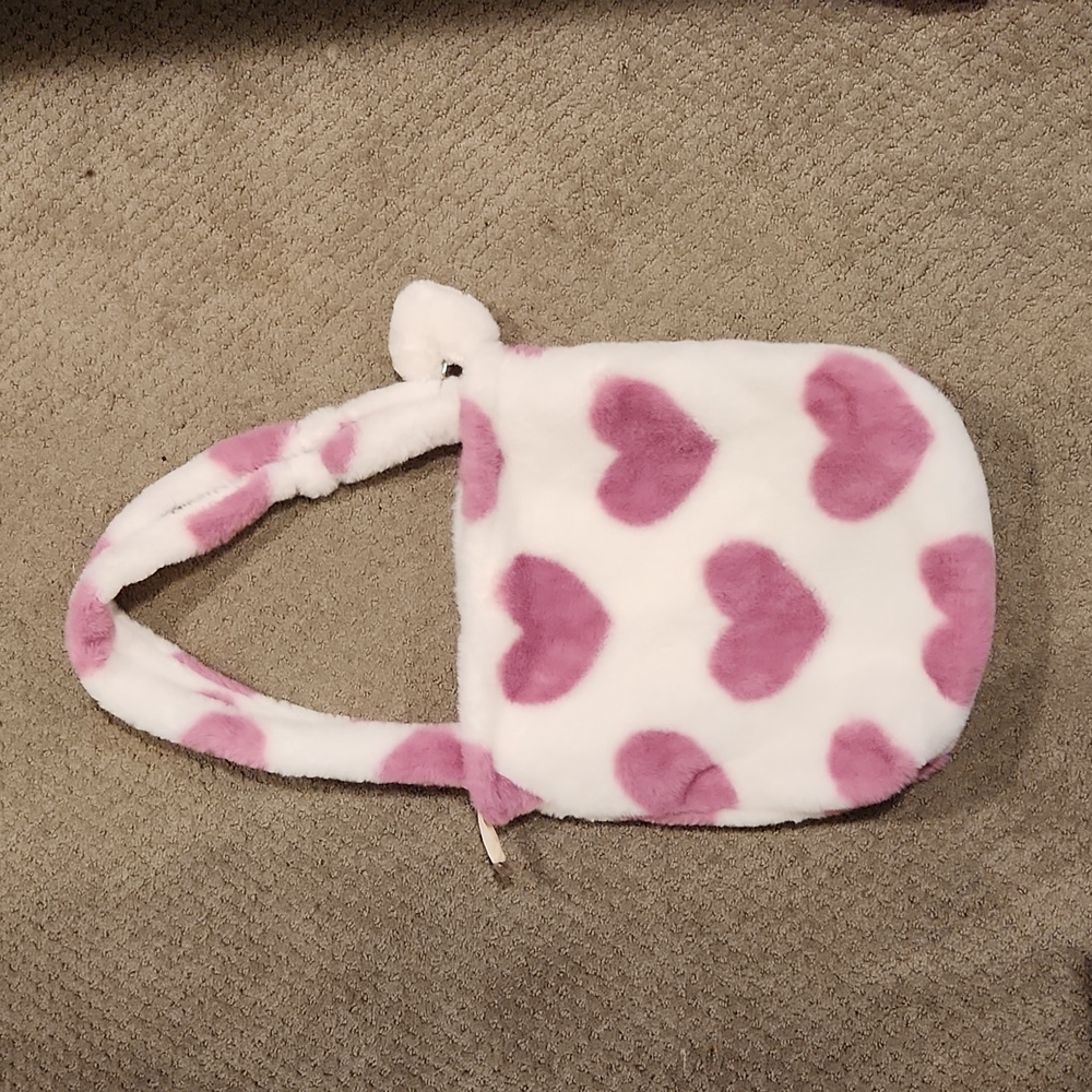 NEW Faux Fur purse . Heart design.
